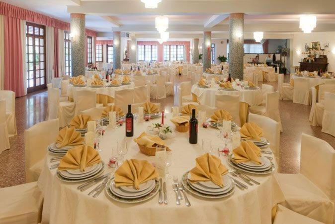 Hotel Le Rocce Маджоне Екстериор снимка