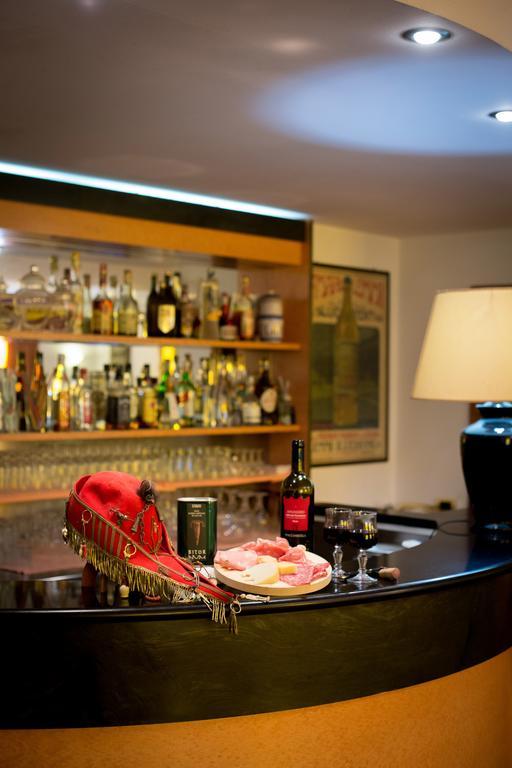 Hotel Le Rocce Маджоне Екстериор снимка