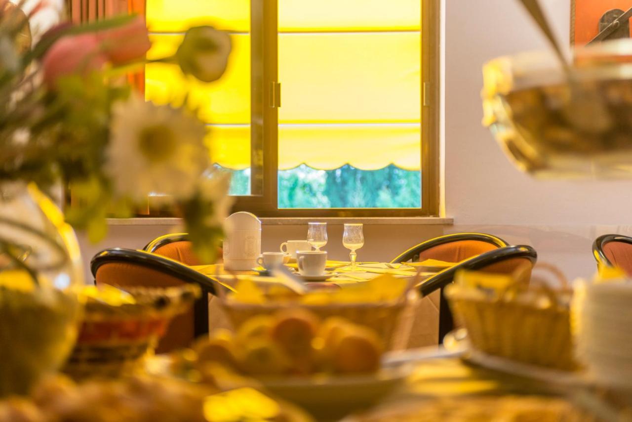 Hotel Le Rocce Маджоне Екстериор снимка