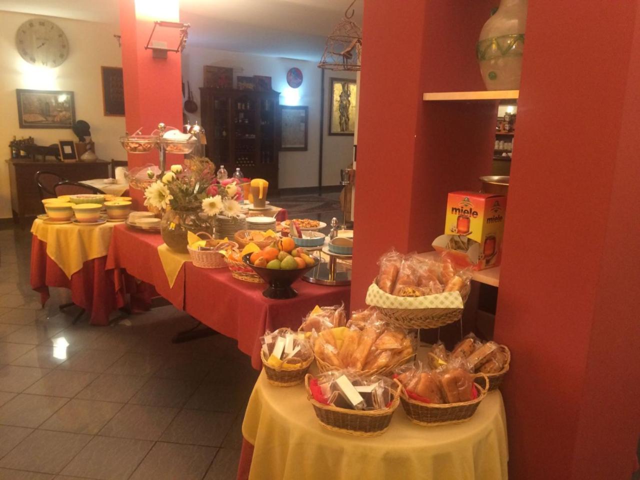 Hotel Le Rocce Маджоне Екстериор снимка