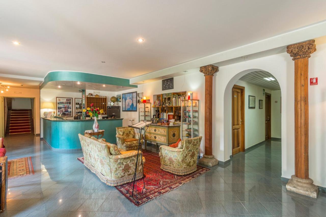 Hotel Le Rocce Маджоне Екстериор снимка