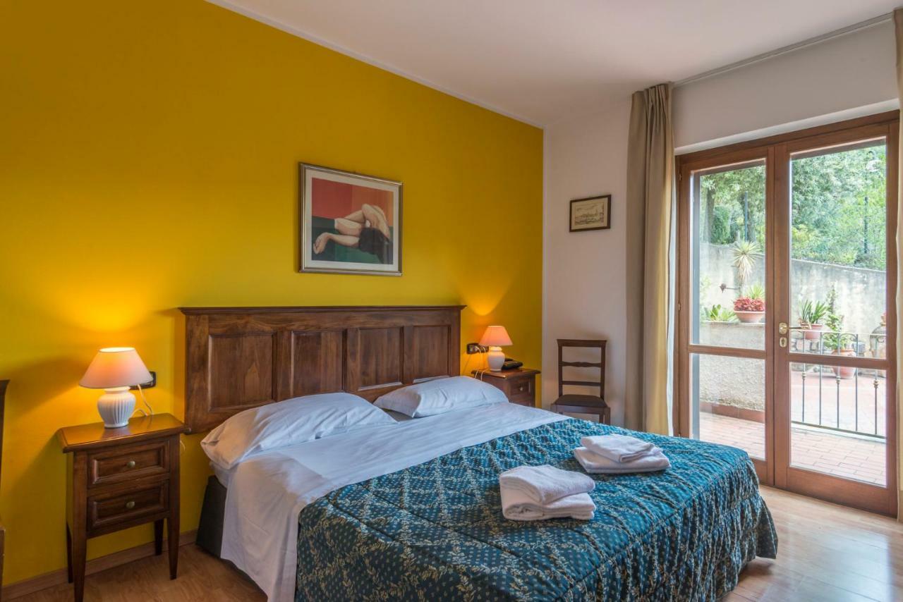 Hotel Le Rocce Маджоне Екстериор снимка